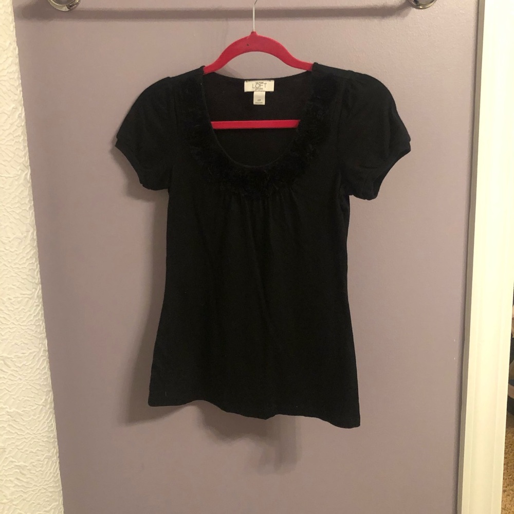 Ann Taylor LOFT Petites black short sleeve shirt